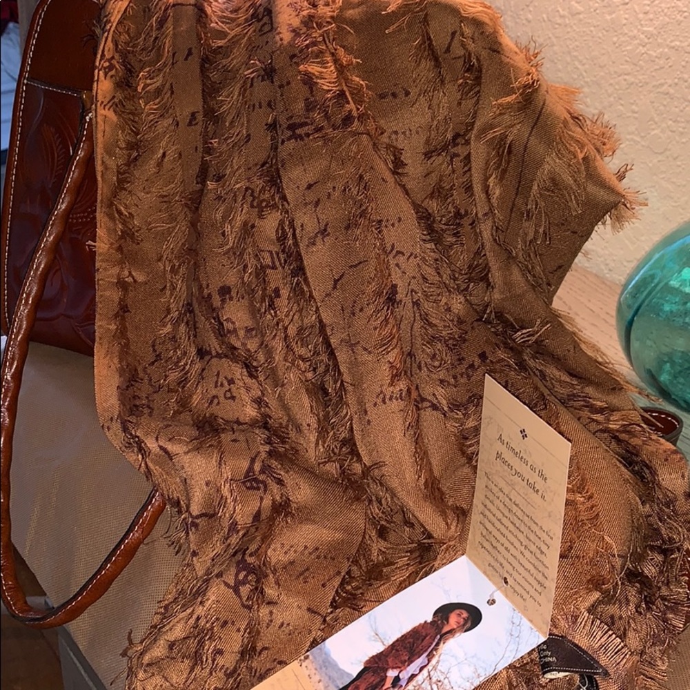 Brand new Patricia Nash body scarf